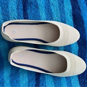Beautiful never worn cream flats